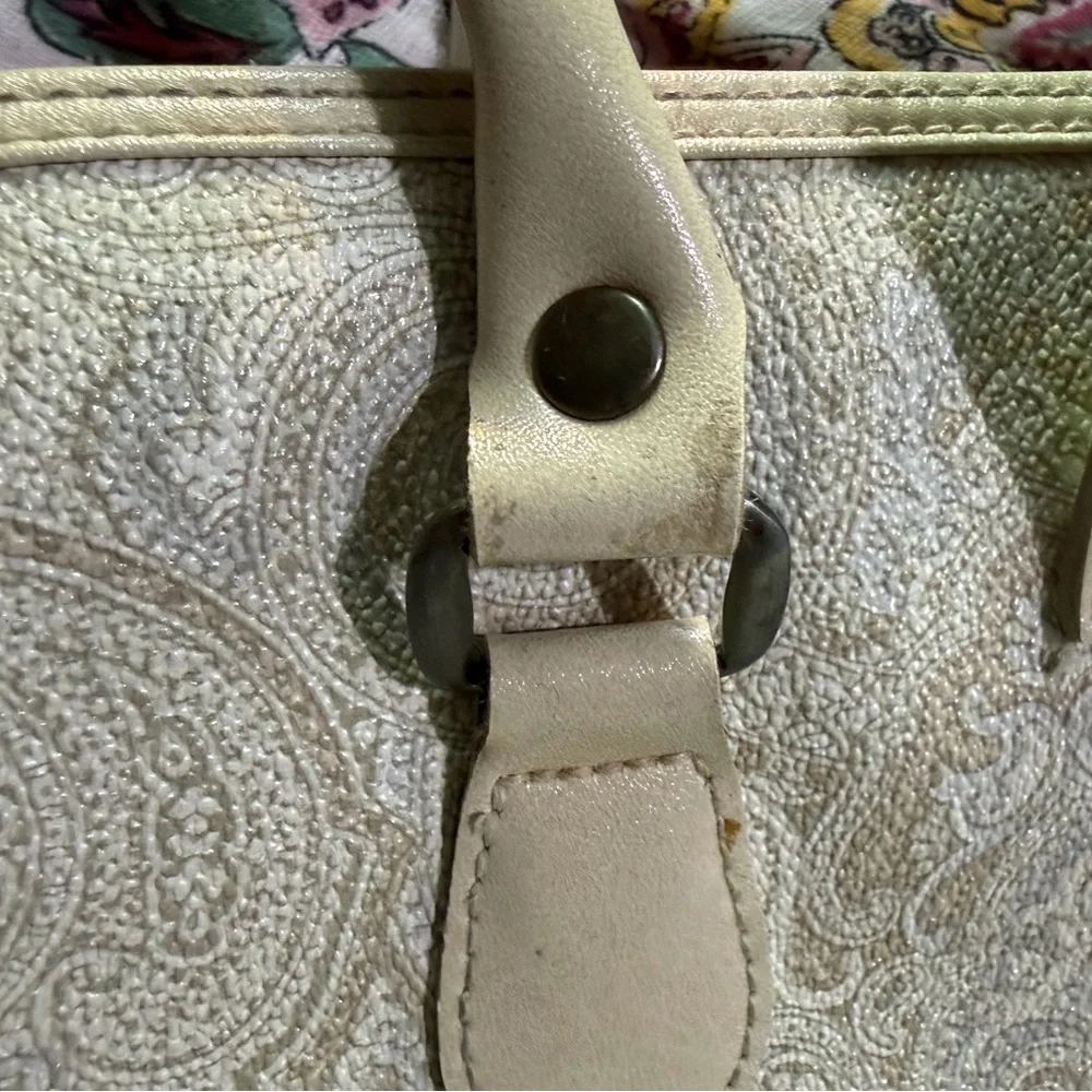 Chic Cream Paisley Tote Bag - Picture 7 of 13